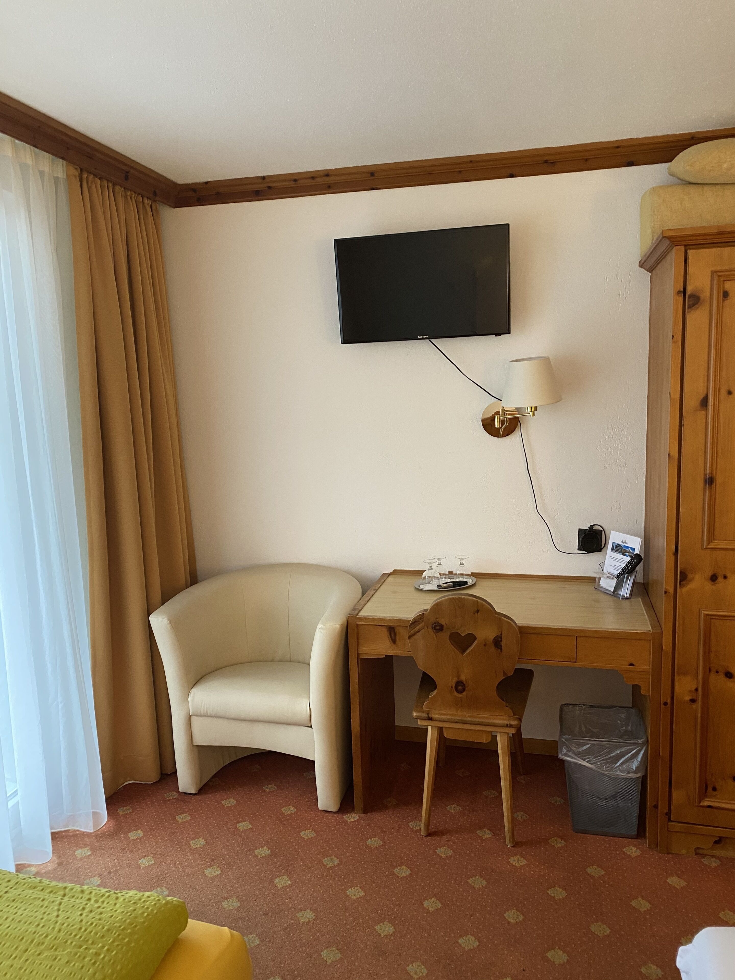 standard triple room, balcony | room amenity