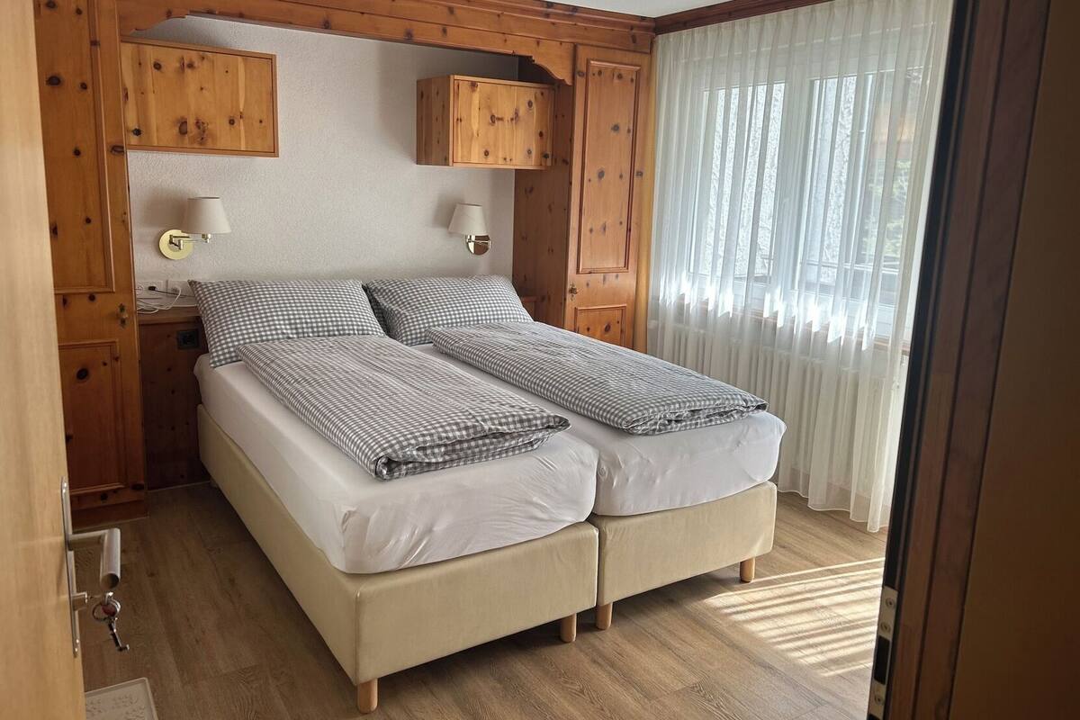 Hochwertige Bettwaren, Pillowtop-Betten, Zimmersafe, Schreibtisch