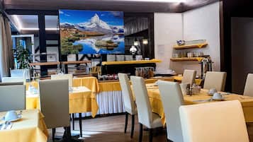 Petit déjeuner buffet servi tous les jours en supplément