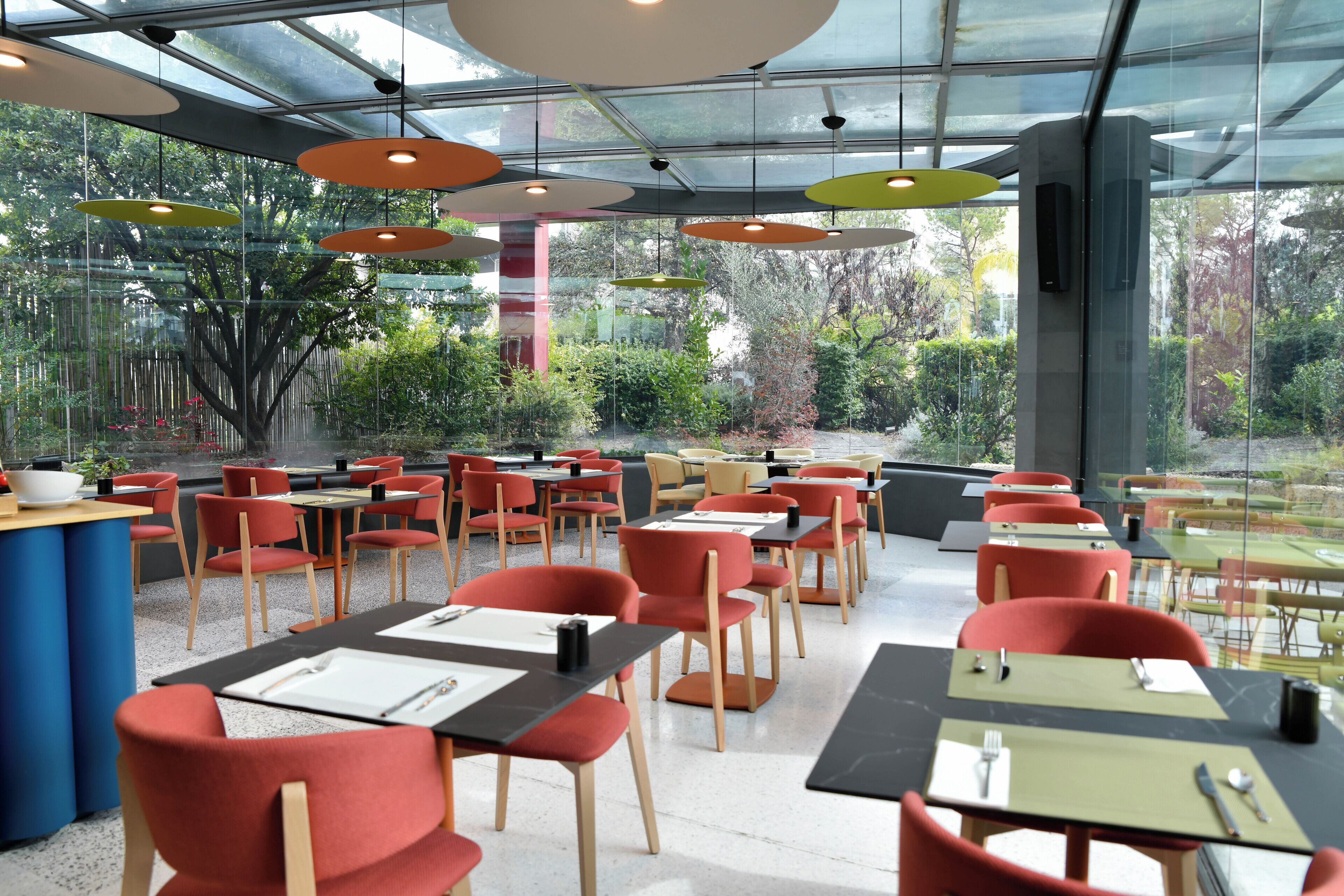 breakfast, dinner served; italian cuisine, garden views