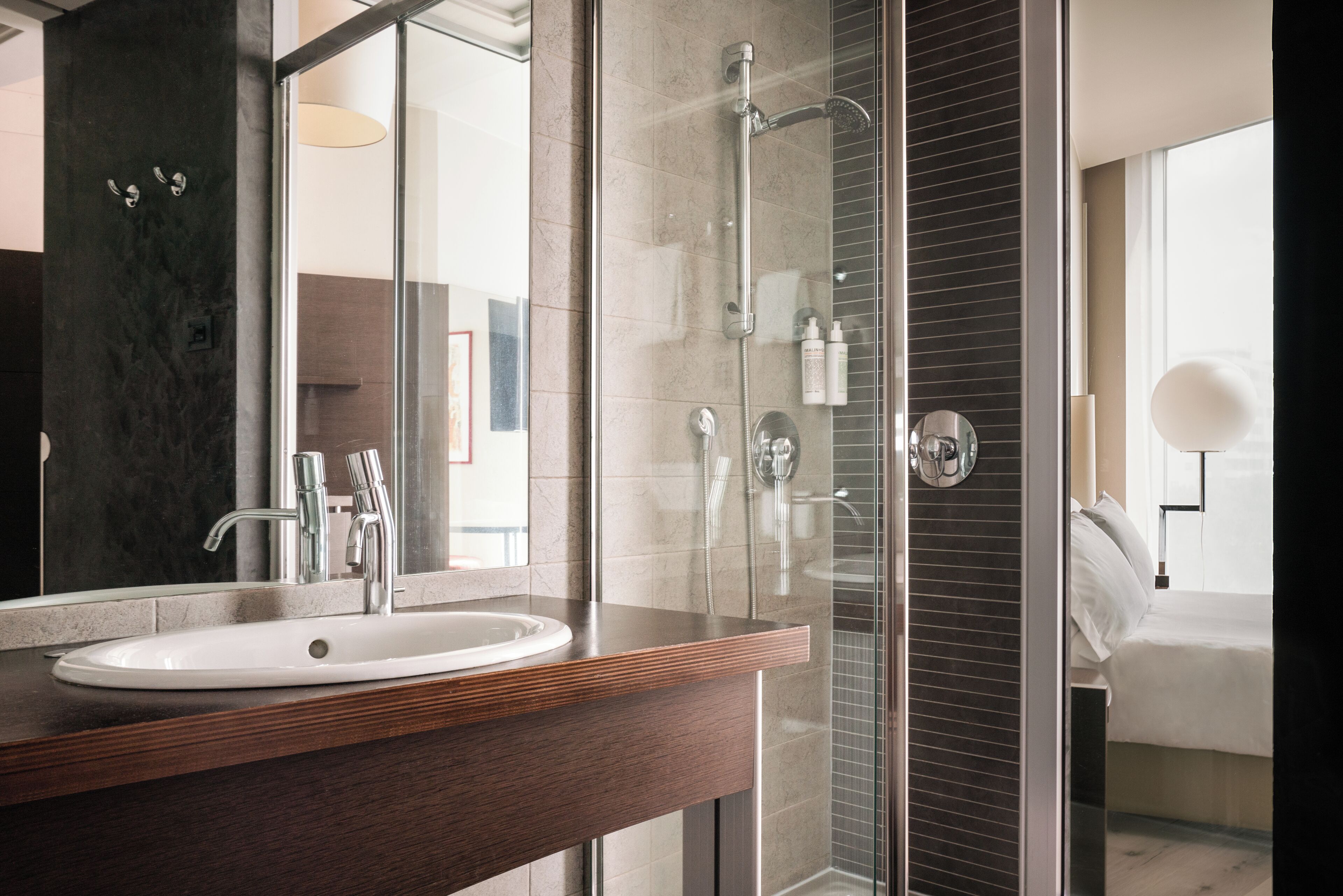 standard double room | bathroom | shower, free toiletries, hair dryer, towels