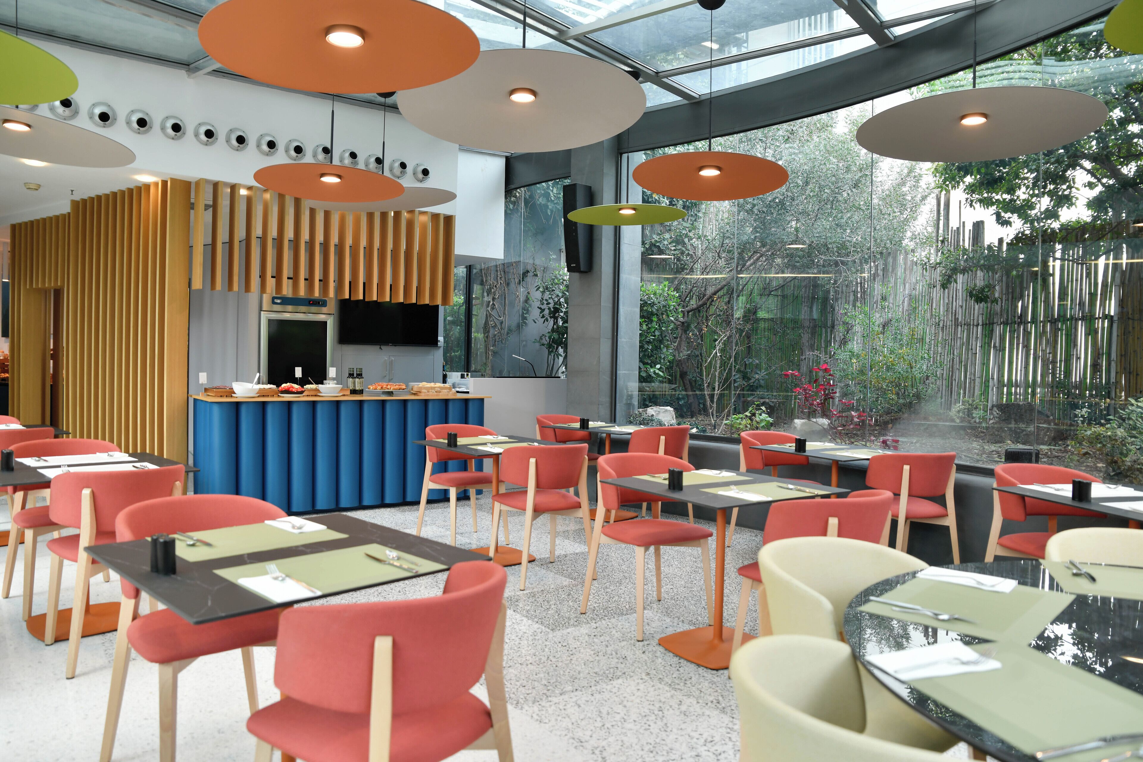 breakfast, dinner served; italian cuisine, garden views