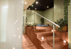 Sauna, tina de hidromasaje, baño de vapor y baño turco o hammam 