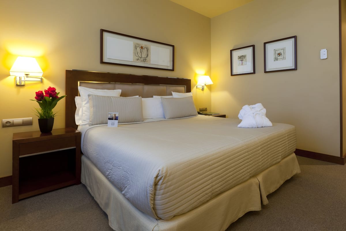 Down duvets, minibar, in-room safe, desk
