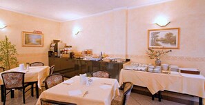 Daily buffet breakfast for a fee - Piccolo Hotel (Milan)