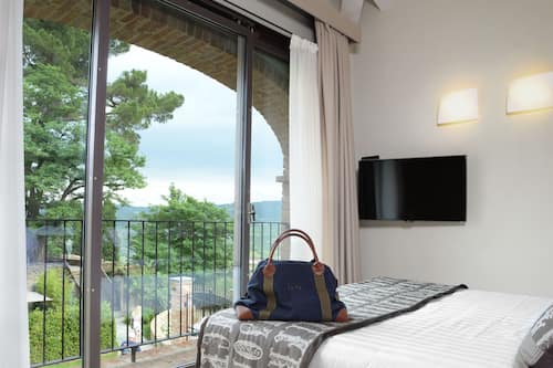 Panoramic Suite | Premium bedding, down comforters, minibar, in-room safe