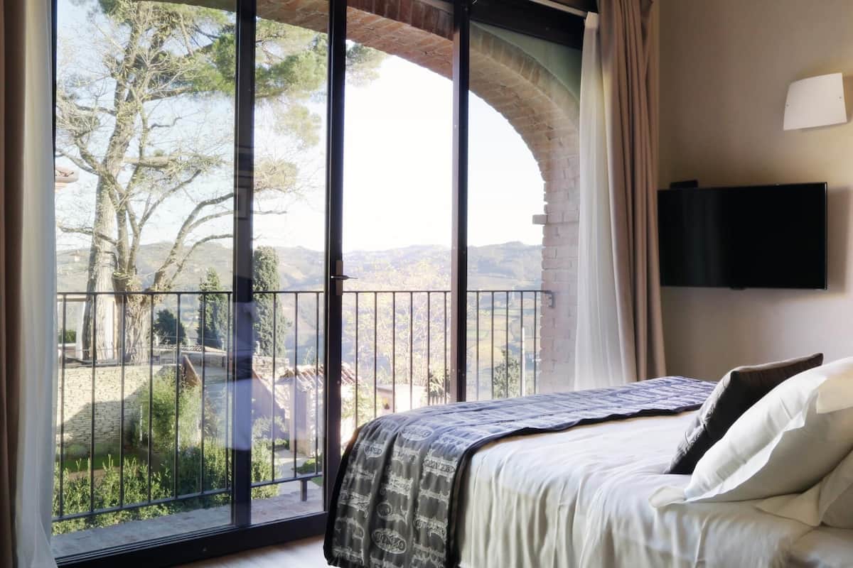 presidential suite, hot tub | premium bedding, down duvets, minibar, in-room safe