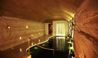 Salas de tratamiento para parejas, una bañera de hidromasaje, baño turco