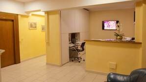 Lobby-lounge