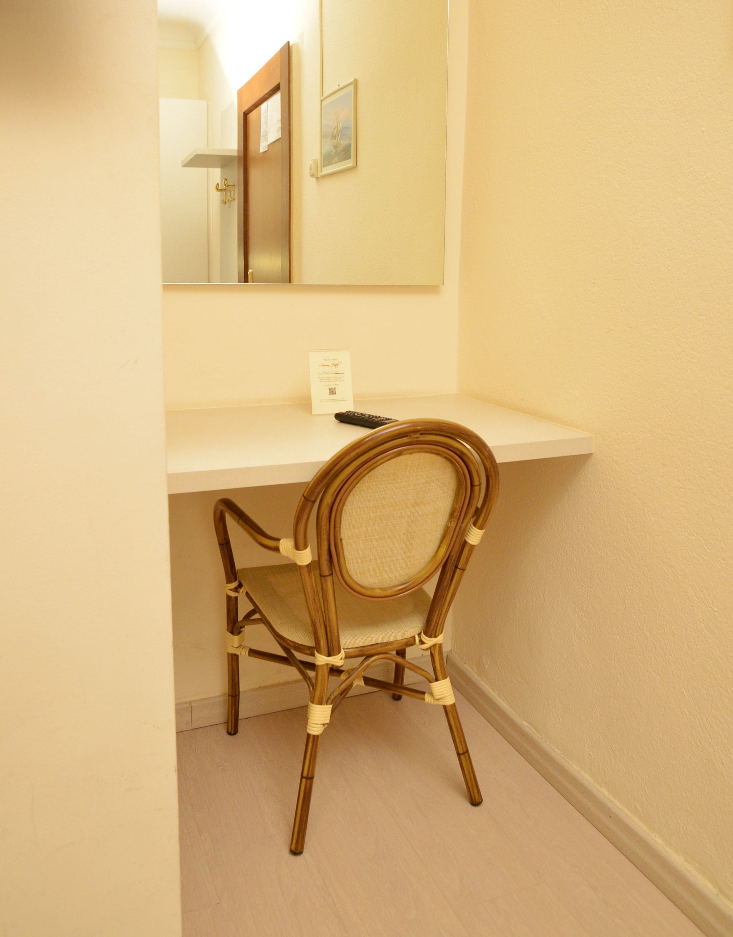 single room | room amenity