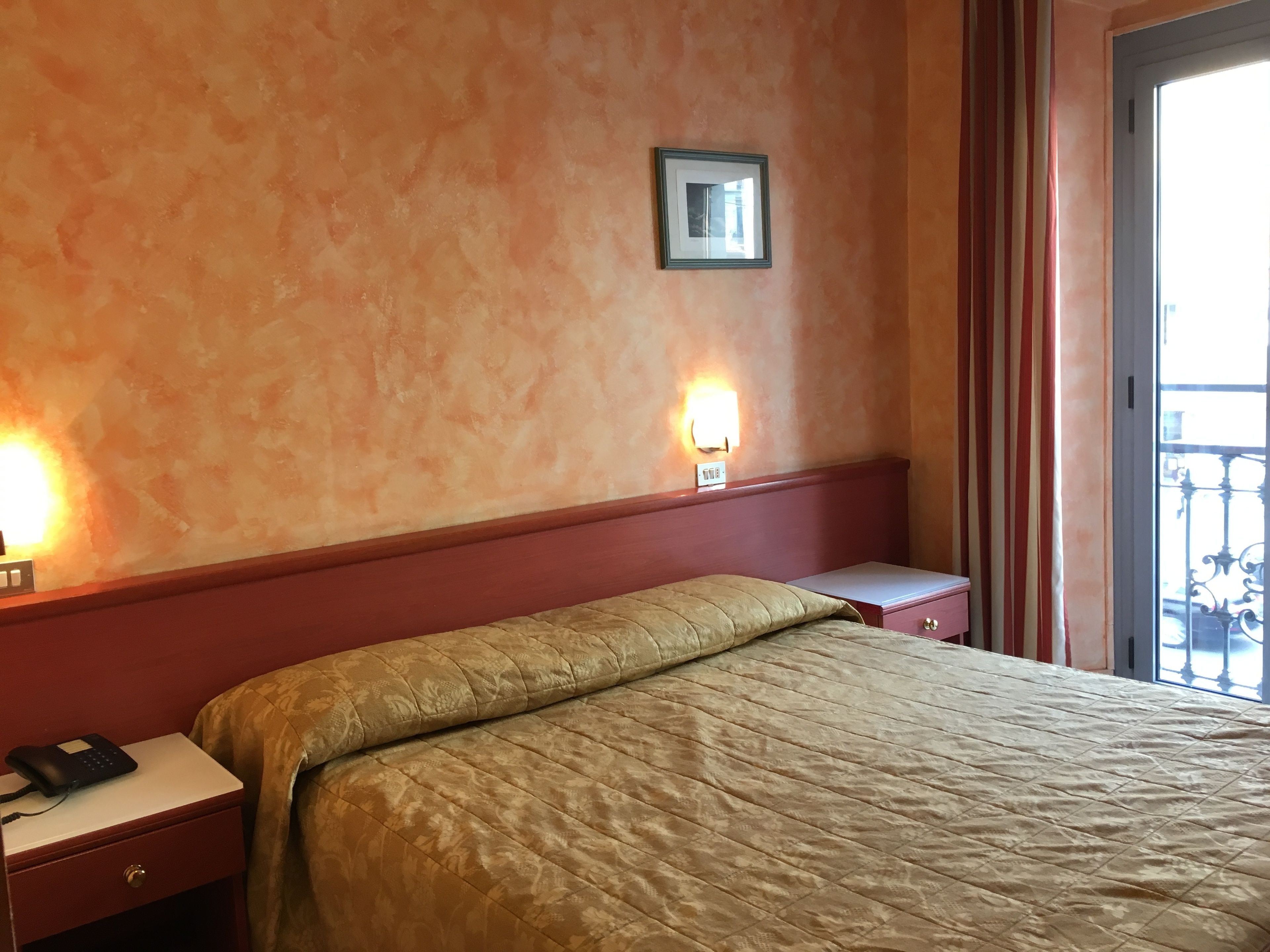 standard double room | in-room safe, soundproofing, free wifi