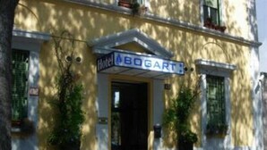 A hotel entrance with a sign that reads "Hotel BOGART". - Hotel Bogart (Milan)