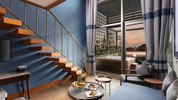 Ein modernes Wohnzimmer mit Treppe, einem Essbereich mit Tisch und Stühlen sowie Blick ins Freie.
