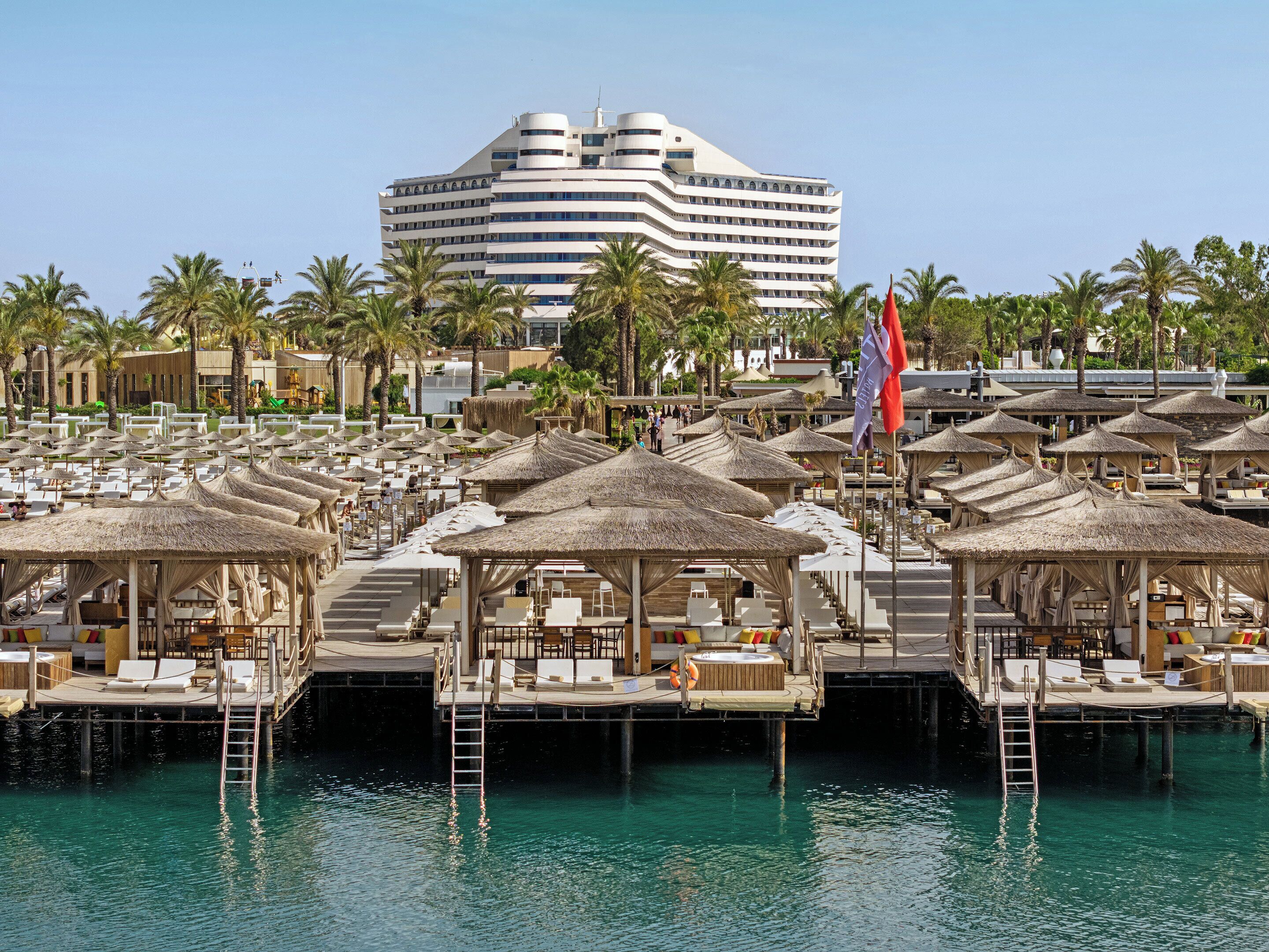 Yksityinen ranta, maksullisia cabañoita, aurinkotuoleja, aurinkovarjoja