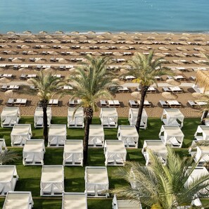 Privatstrand, Cabañas (gegen Gebühr), Liegestühle, Sonnenschirme