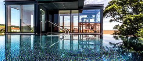 2 piscinas al aire libre, sillones reclinables de piscina
