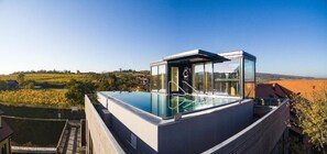 2 outdoor pools, open 7:30 AM to 9:30 AM, sun loungers - Hotel Althof (Retz)