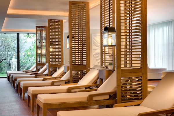 Couples treatment rooms, sauna, hot tub, steam room, Turkish bath