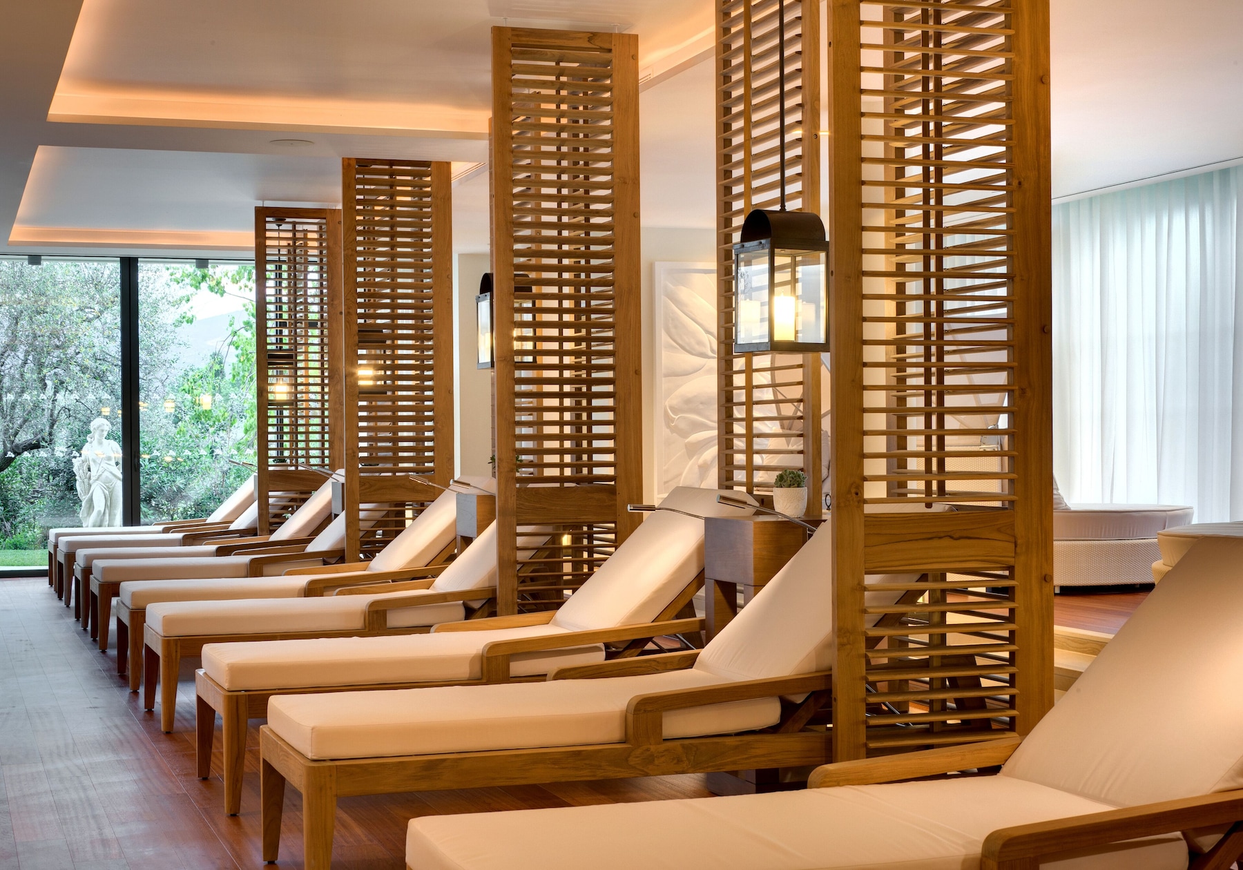 Couples treatment room(s), sauna, hot tub, steam room
