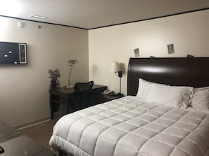 Individually decorated, individually furnished, desk, blackout curtains - Simple Rewards Inn Shelbina (Shelbina)
