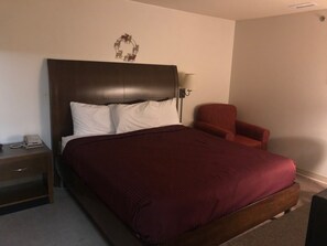 1 bedroom, individually decorated, individually furnished, desk