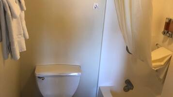 Combined shower/tub, free toiletries, hair dryer, towels