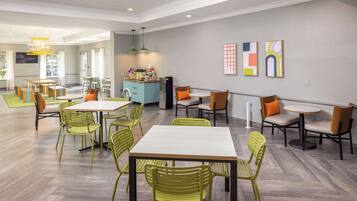 Free daily continental breakfast