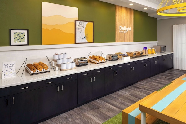 Desayuno continental gratuito y diario