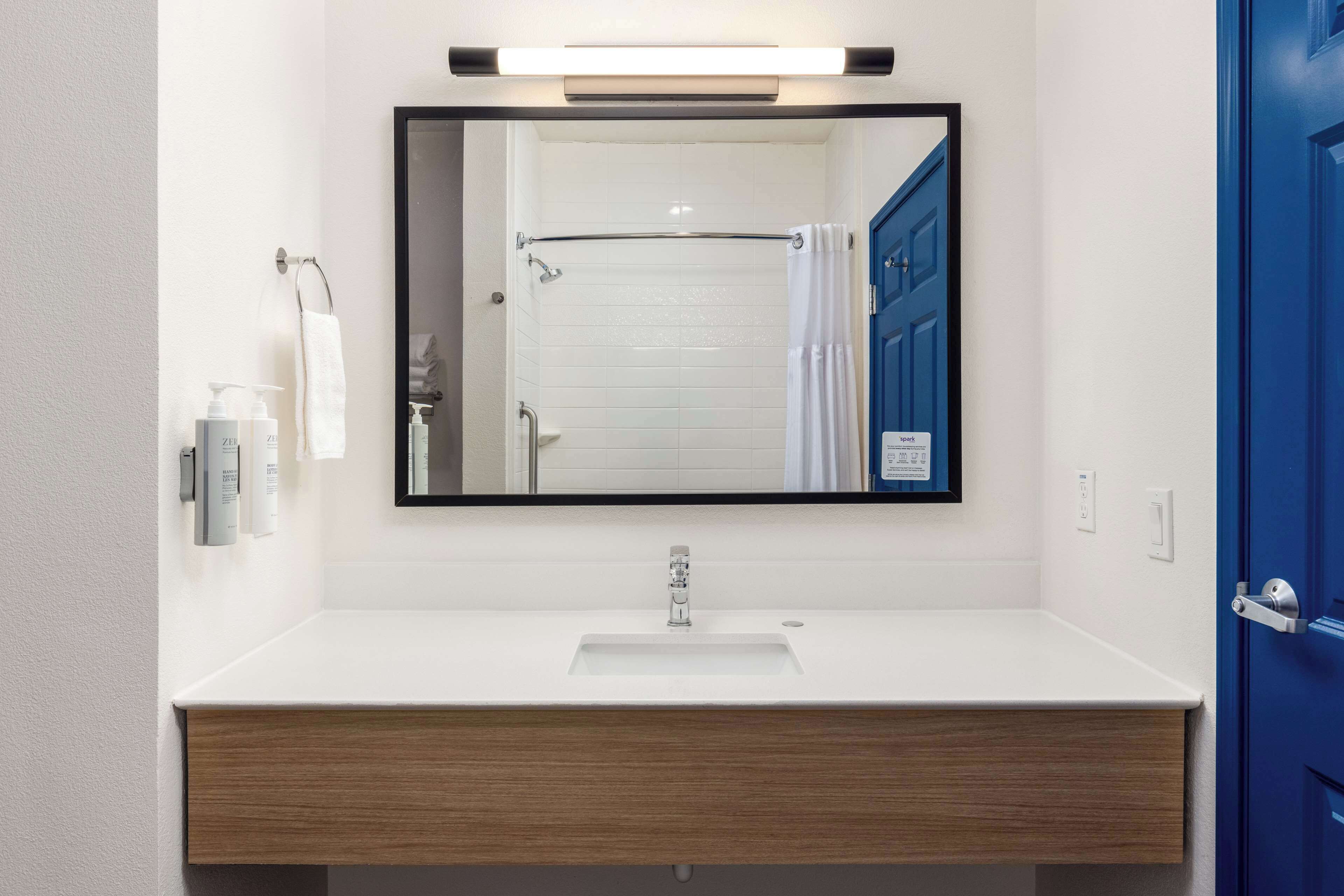 combined shower/bathtub, free toiletries, hair dryer, towels