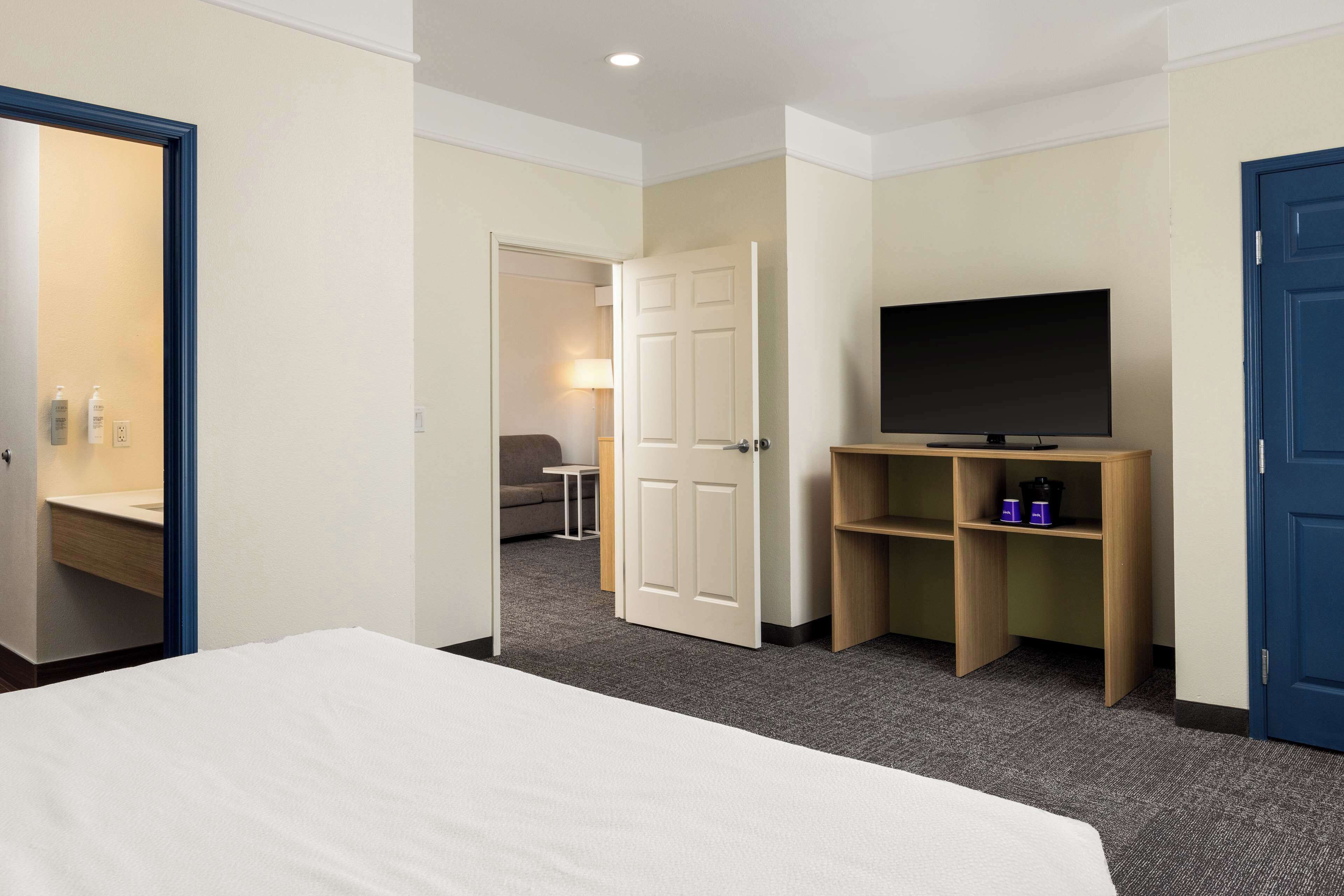 Ropa de cama de alta calidad y escritorio 