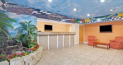 Super 8 by Wyndham Daytona Beach