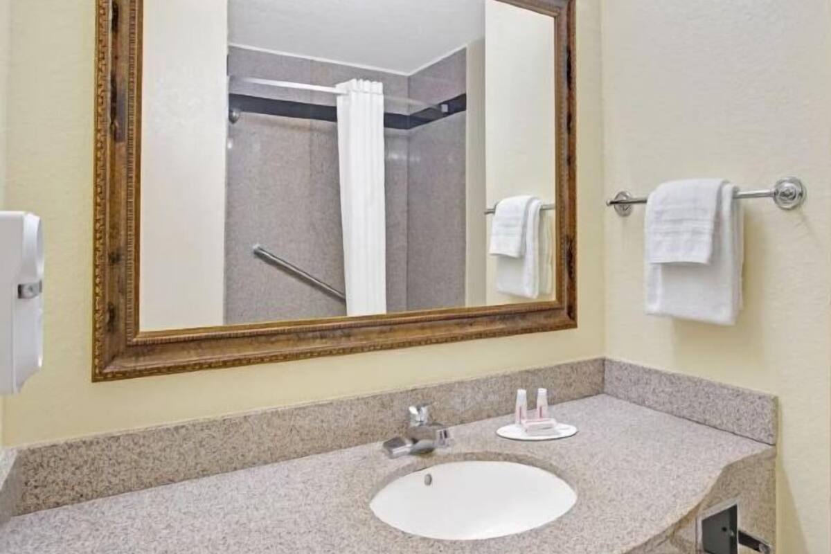 Banheiro | Chuveiro/banheira combinados, produtos de toalete grátis