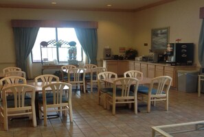 Free daily on-the-go breakfast  - Super 8 by Wyndham Jasper TX (Jasper)