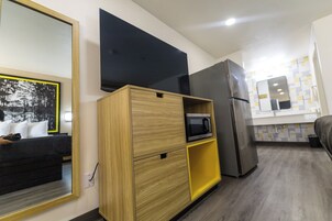 Decoración personalizada, muebles diferentes y escritorio 