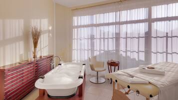 Couples treatment room(s), sauna, steam room, body treatments