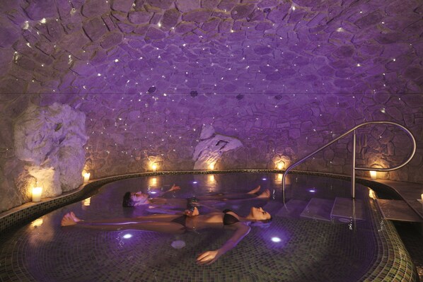 Couples treatment room(s), sauna, hot tub, steam room, body treatments - Verwöhnhotel Kristall (Eben am Achensee)