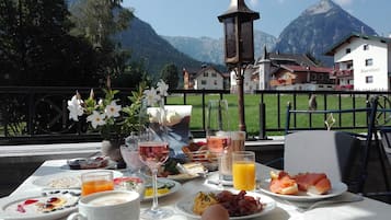 Petit-déjeuner buffet compris tous les jours