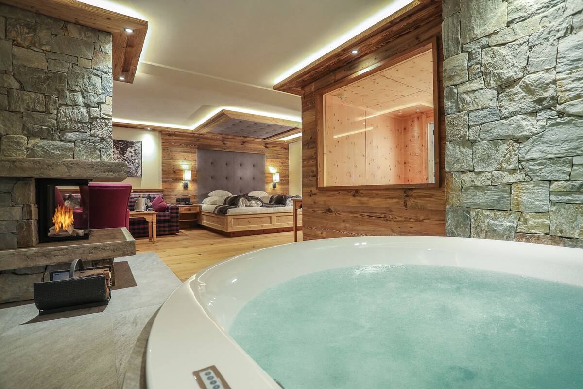 Luxury Suite, Sauna (Wellness) | Premium bedding, down comforters, in-room safe, desk