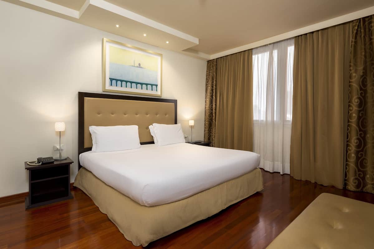 Suite, 1 Bedroom | Premium bedding, minibar, in-room safe, individually decorated