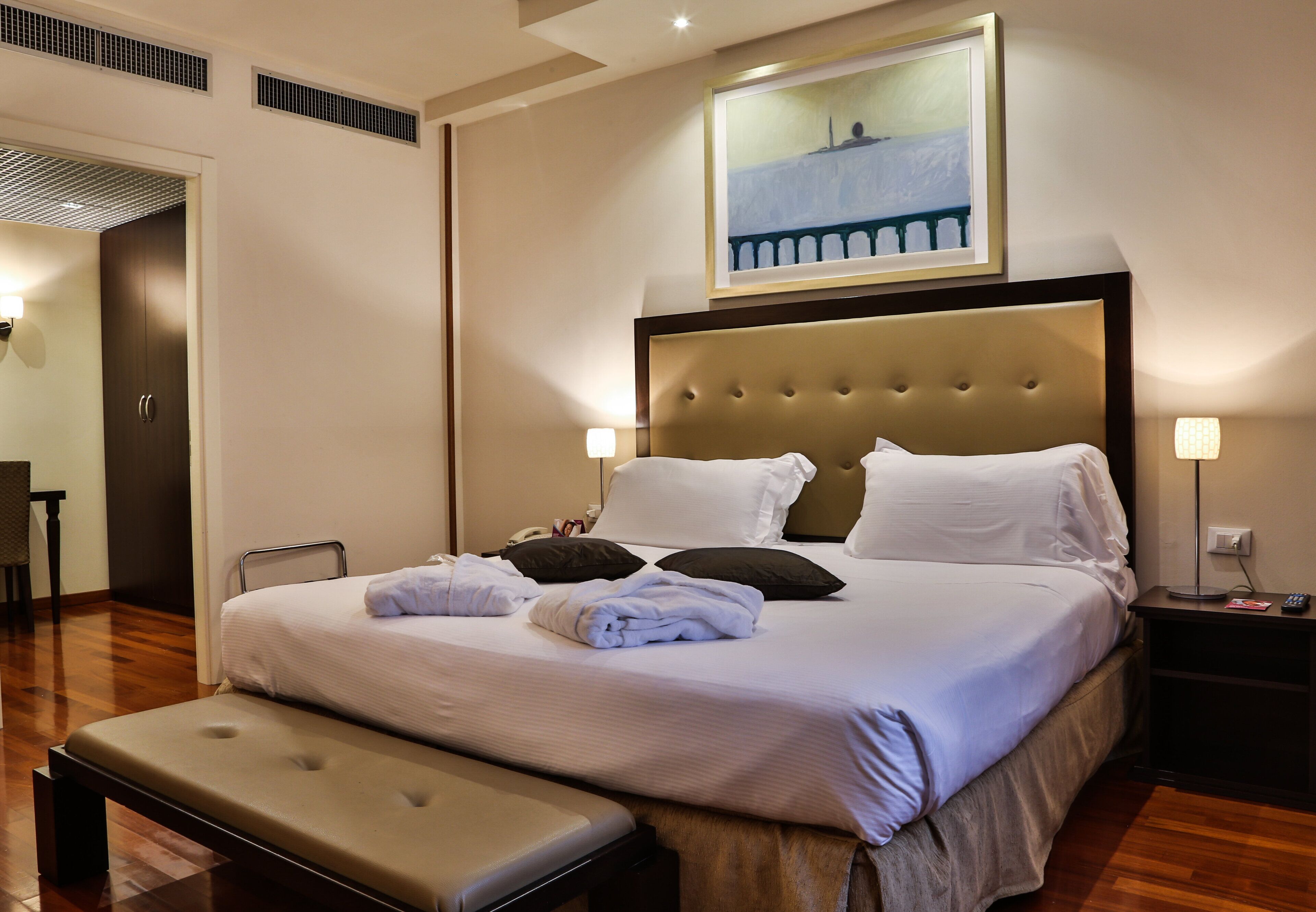 suite, 1 bedroom | 1 bedroom, premium bedding, minibar, in-room safe