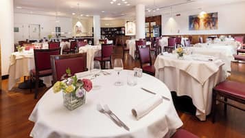 2 Restaurants; Frühstück, Mittagessen und Abendessen werden serviert