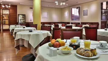 Se ofrece un desayuno continental (9.0 EUR por persona)