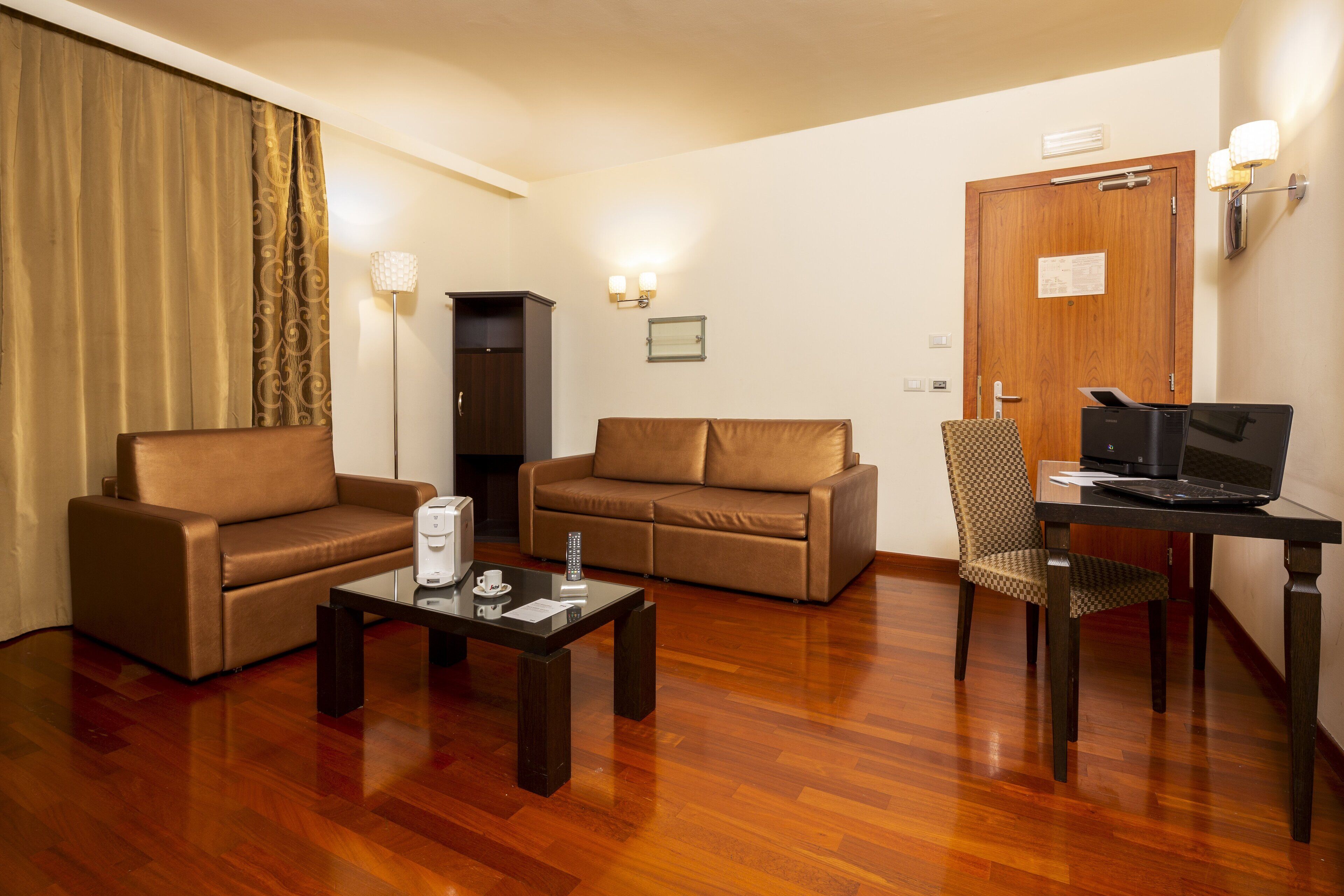 suite, 1 bedroom | 1 bedroom, premium bedding, minibar, in-room safe