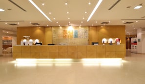 2 restaurants, breakfast, lunch, dinner served; international cuisine