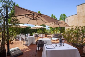 2 restaurants, breakfast, lunch, dinner served; international cuisine - Crowne Plaza Venice East by IHG (Quarto d'Altino)