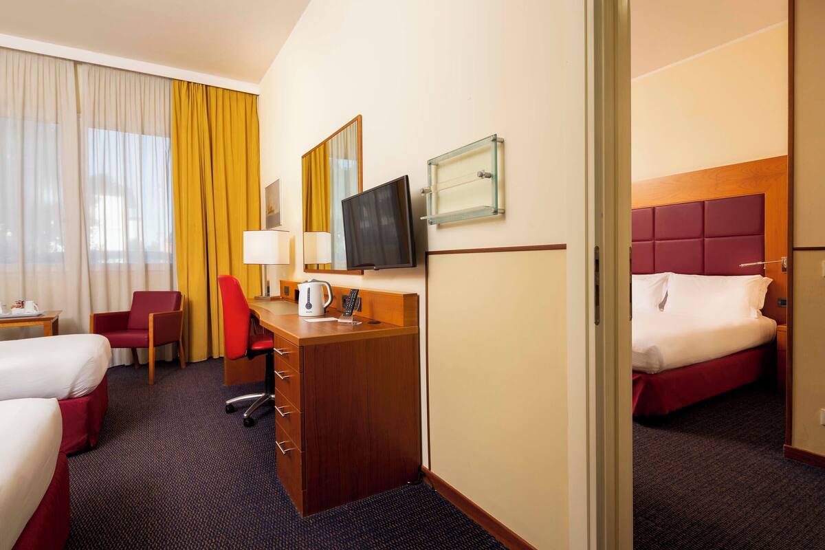 Habitación estándar, varias camas | Ropa de cama de alta calidad y minibar 