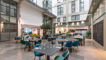 Frukostbuffé varje dag (EUR 9.9 per person)