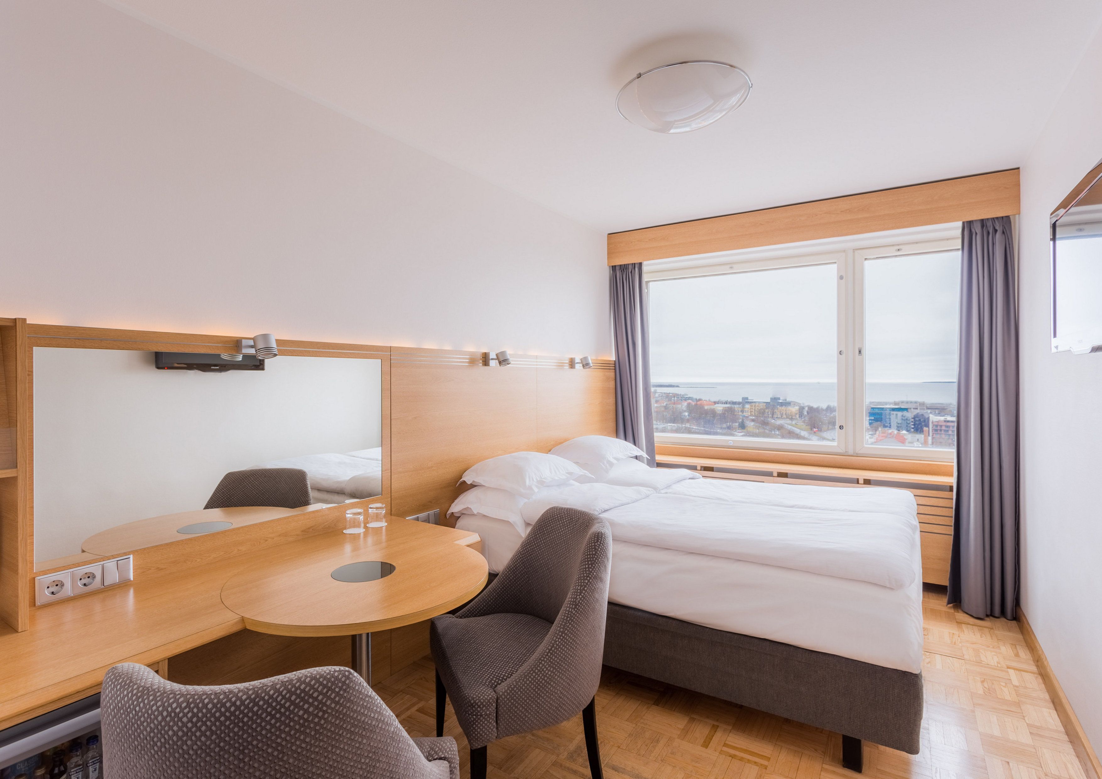 Hypo-allergenic bedding, minibar, desk, iron/ironing board