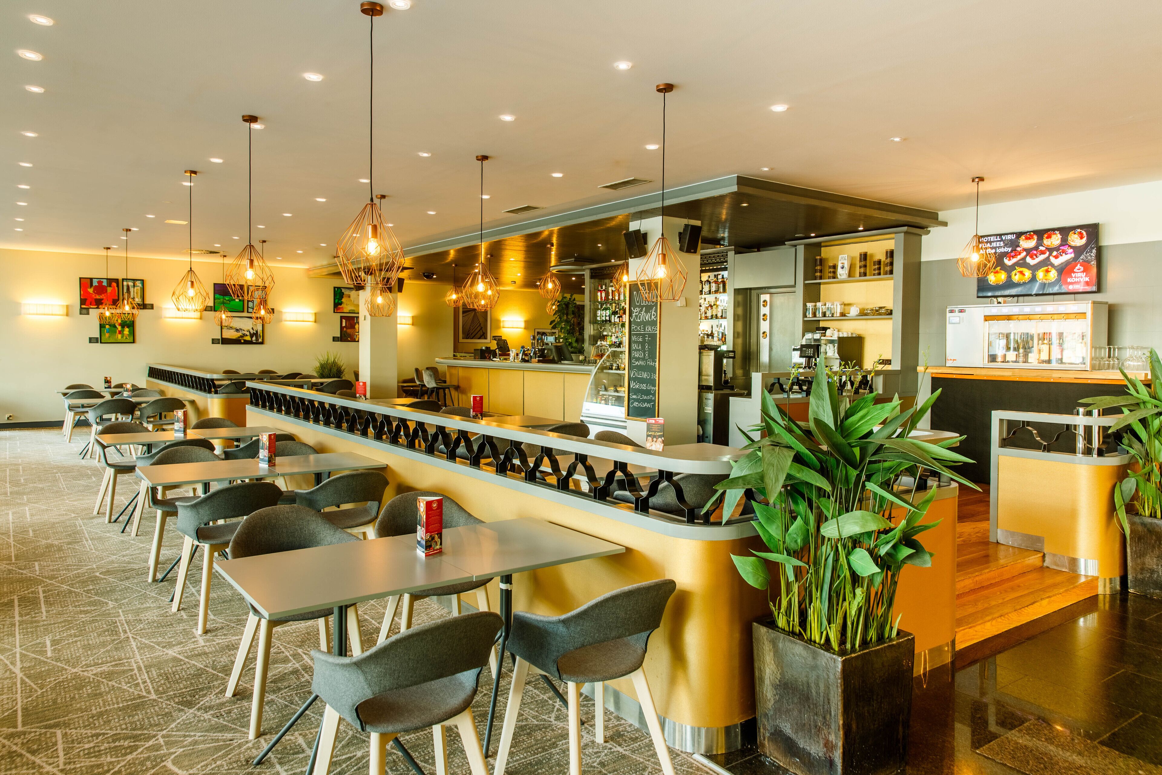 3 bars/lounges, pub, pub