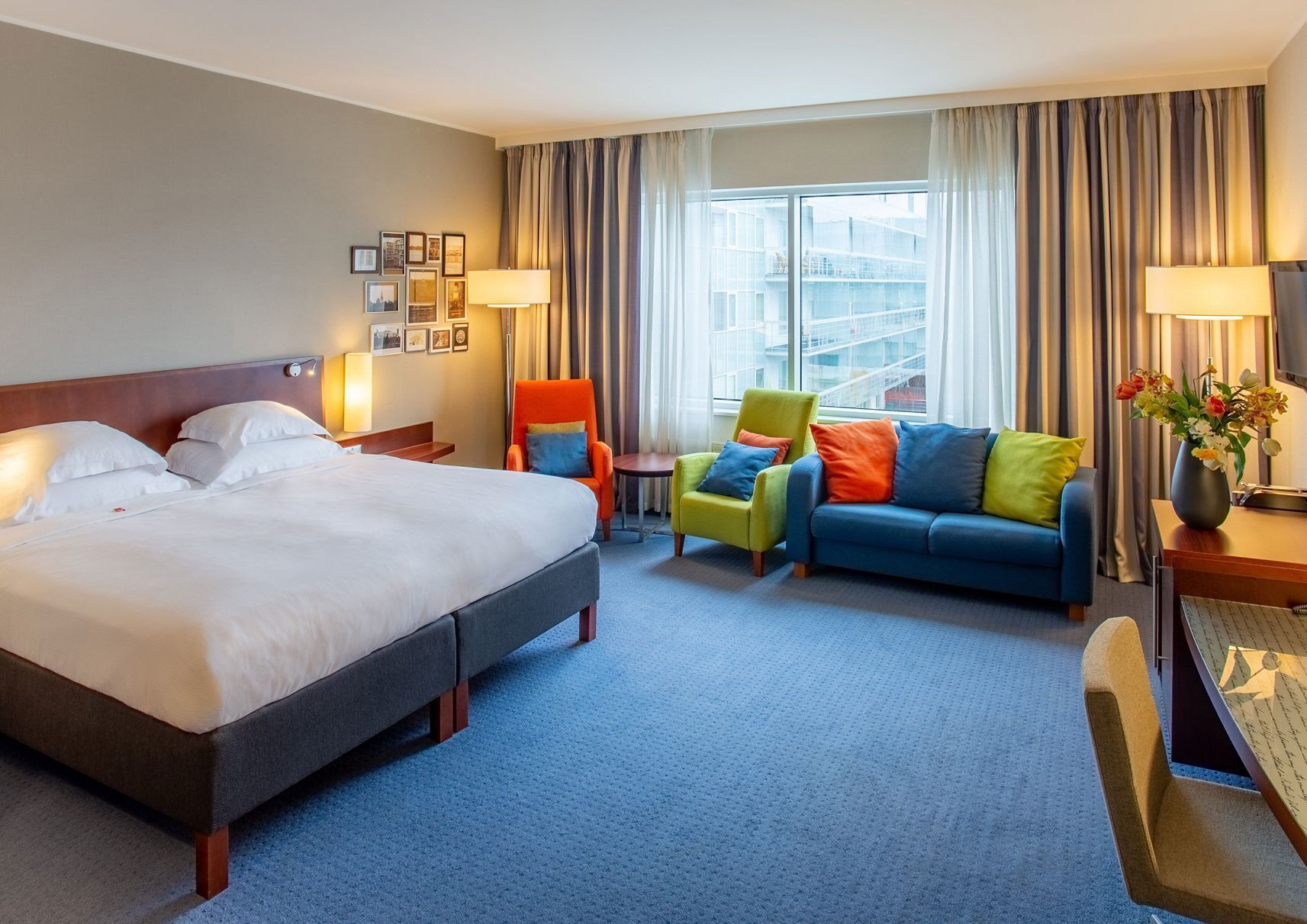 Hypo-allergenic bedding, minibar, desk, iron/ironing board